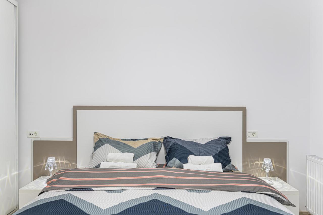 Cozy Apartment With View Brasov Sign Exterior photo