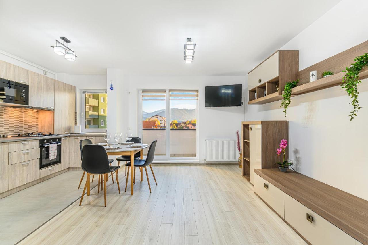 Cozy Apartment With View Brasov Sign Exterior photo