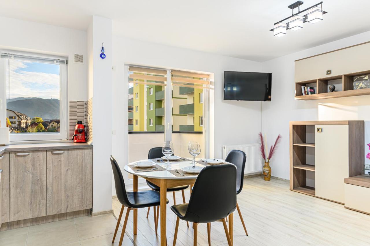 Cozy Apartment With View Brasov Sign Exterior photo